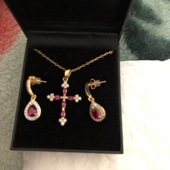 Red necklace set - Picture 3 of 4